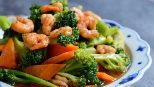 Shrimp Stir-Fried with Broccoli: A Classic Cantonese Delicacy
