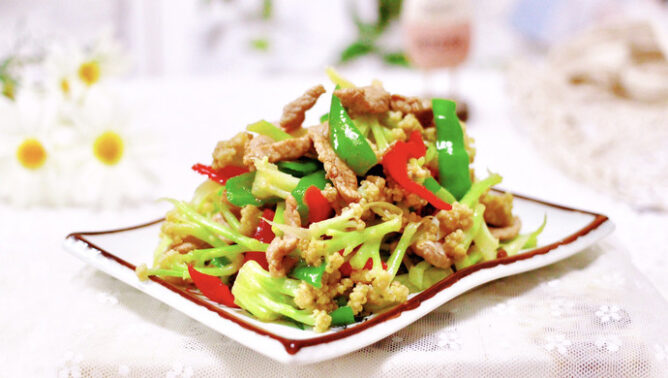Stir-Fried Pork with Cauliflower and Bell Peppers